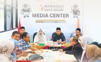 Bawaslu Kota Solok menggelar rapat penguatan kelembagaan terkait pengelolaan layanan hukum, bertempat di Kantor Bawaslu Kota Solok, Jum'at (12/09).