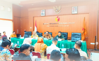 Bawaslu Kota Solok mengikuti Rapat Koordinasi Pelaksanaan Simulasi Penyelesaian Sengketa Bawaslu Kabupaten/Kota se-Sumatera Barat yang digelar di Ruang Sidang Bawaslu Provinsi Sumatera Barat pada Kamis, 11 September 2025.
