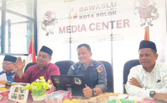 Badan Pengawas Pemilihan Umum (Bawaslu) Kota Solok menunjukkan komitmennya dalam menjaga akuntabilitas aset negara dengan menggelar Rapat Dalam Kantor (RDK) bertajuk “Pengelolaan Barang Milik Negara (BMN) Bawaslu Kota Solok” pada Selasa, 28 Oktober 2025.