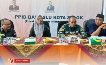 Bawaslu Kota Solok menyelenggarakan Rapat Dalam Kantor (RDK) bertema “Pembuatan Kajian Akhir Laporan Dugaan Pelanggaran Pemilu”, Senin (20/10), bertempat di Kantor Bawaslu Kota Solok.