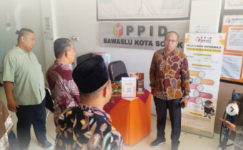 Bawaslu Kota Solok melaksanakan Rapat Dalam Kantor (RDK) Penguatan Kelembagaan, Selasa (21/10), di Kantor Bawaslu Kota Solok.