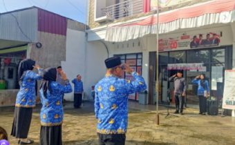 Badan Pengawas Pemilihan Umum (Bawaslu) Kota Solok melaksanakan upacara bendera dalam rangka memperingati Hari Ibu ke-97 tahun 2025. Kegiatan tersebut berlangsung khidmat di halaman Kantor Bawaslu Kota Solok pada Senin pagi (22/12/2025).