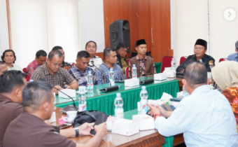 Ketua Bawaslu Kota Solok, Rafiqul Amin, menghadiri secara daring melalui Zoom Meeting kegiatan Focus Group Discussion (FGD) dengan tema “Sistem Penegakan Hukum Tindak Pidana Pemilihan Umum” yang diselenggarakan oleh Bawaslu Provinsi Sumatera Barat, Selasa (23/12/2025).