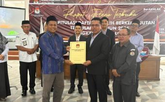 Bawaslu Kota Solok Menghadiri Rapat Pleno Terbuka Rekapitulasi Daftar Pemilih Berkelanjutan (DPB) Triwulan IV Tahun 2025