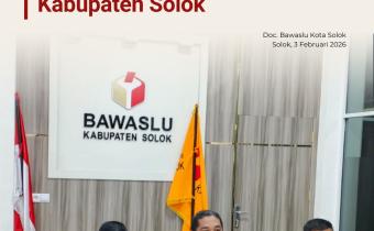 Eka Rianto (Anggota Bawaslu Kota Solok), hadir sebagai Narasumber Rapat Dalam Kantor Peningkatan Kehumasan Bawaslu Kabupaten Solok
