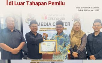 Perkuat Edukasi di Luar Tahapan Pemilu, Bawaslu Gandeng KPU Kota Solok dalam Podcast dengan tema, "Menjaga Mesin Demokrasi Tetap Hangat di Kota Solok" Selasa (10/2/2026)