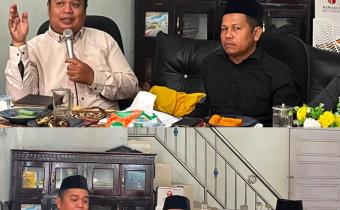 Pimpinan Bawaslu Kota Solok, saat memberikan Pembekalan Teknik Penulisan Berita mendalam kepada Staf Sekretariat (25/5/2026)