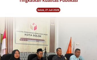 Pimpinan Bawaslu Kota Solok dalam acara Pengelolaan Kehumasan, Peliputan, Dokumentasi, dan Informasi Publik pada Senin (27/7/2026)