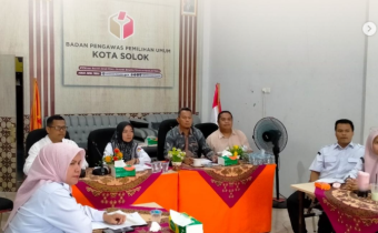Bawaslu Kota Solok mengikuti Rapat Monitoring dan Evaluasi (Monev) Pelaksanaan Program dan Kegiatan Semester I Tahun Anggaran 2026 yang diselenggarakan oleh Bawaslu Provinsi Sumatera Barat secara daring melalui Zoom Meeting, Rabu (22/7/2026).