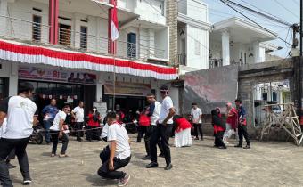 Bawaslu Kota Solok menggelar berbagai perlombaan di halaman Kantor Bawaslu Kota Solok, Dalam rangka memperingati Hari Ulang Tahun (HUT) ke-81 Kemerdekaan Republik Indonesia, (17/8/2026).