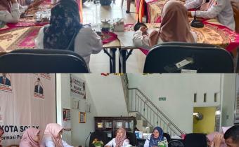 Koordinator Sekretariat Bawaslu Kota Solok, Nurmishbah, S.Pd., M.Si., memimpin rapat evaluasi pelaksanaan program dan kegiatan Bawaslu Kota Solok Tahun 2026 di Kantor Bawaslu Kota Solok