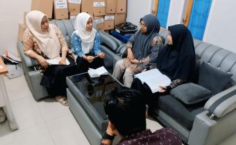 Koordinator Sekretariat Bawaslu Kota Solok Nurmishbah pimpin Rapat tindak lanjut tahapan Evaluasi dan Monitoring Keterbukaan Informasi dan Standar Badan Publik (E-Monev KISB).