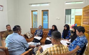 Bawaslu Kota Solok serta jajaran menggelar rapat pembahasan percepatan realisasi anggaran Tahun Anggaran 2026 yang berlangsung di Ruang Ketua Bawaslu Kota Solok, Kamis (6/8/2026)