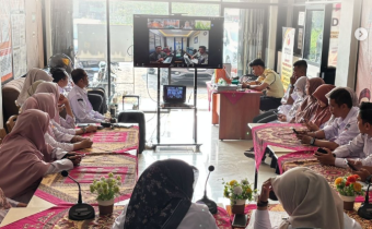 Bawaslu Kota Solok melalui Koordinator Sekretariat bersama jajaran sekretariat mengikuti Rapat Koordinasi dan Sosialisasi Pendelegasian Wewenang Pemberian Cuti ASN serta Penerapan Layanan Permohonan Cuti Berbasis Digital melalui Aplikasi SRIKANDI yang diselenggarakan Bawaslu Provinsi Sumatera Barat, Selasa (15/9/2026).