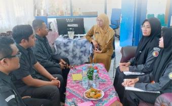 Bawaslu Kota Solok laksanakan koordinasi dengan pihak SMA Negeri 1 Kota Solok dalam persiapan Kerja Sama dalam peningkatan pengawasan partisipatif di lingkungan satuan pendidikan di Kota Solok (5/10/2026)