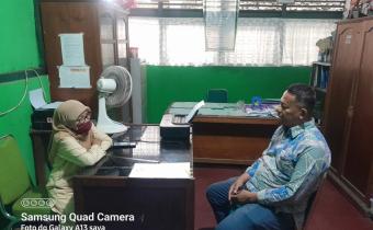 Rafiqul Amin Ketua Bawaslu Kota Solok membangun komunikasi dan koordinasi dengan pihak sekolah guna membahas peluang kerja sama dalam pelaksanaan program pendidikan demokrasi dan pengawasan partisipatif, Jum'at(9/10/2026).