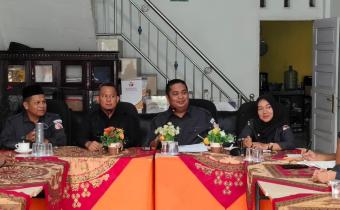 Bawaslu Kota Solok menggelar rapat persiapan program dan kegiatan pada Senin (12/10/2026). 